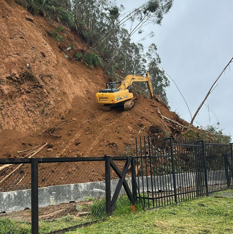 MOP habilitará bypass provisorio en Ruta Valdivia-Corral mientras despeja derrumbe en sector La Rama   