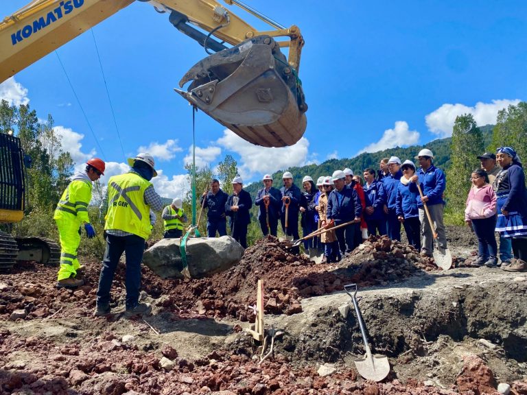 MOP puso primera piedra para asfaltar los 25 kilómetros de la Ruta Rupumeica Alto-Rupumeica Bajo en Lago Ranco 