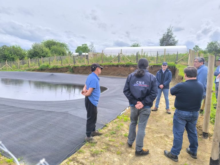 Pequeños agricultores valoran proyectos de riego que acumulan más agua y a menor costo