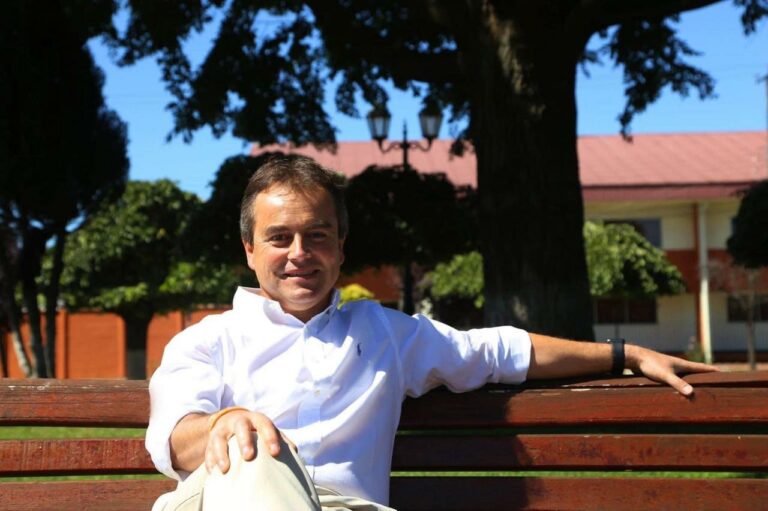 Fiscalía investiga por cohecho al alcalde de Río Bueno tras millonarios depósitos