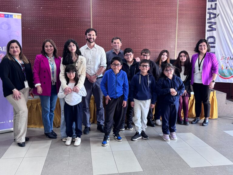 Junaeb realizó entrega de 104 lentes ópticos a estudiantes de Máfil