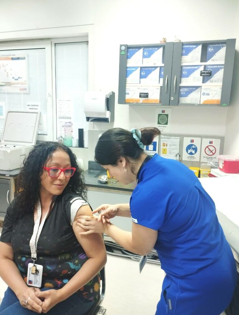 Autoridad sanitaria informa que vacunación contra la Influenza sigue disponible ante persistencia de circulación viral en primavera