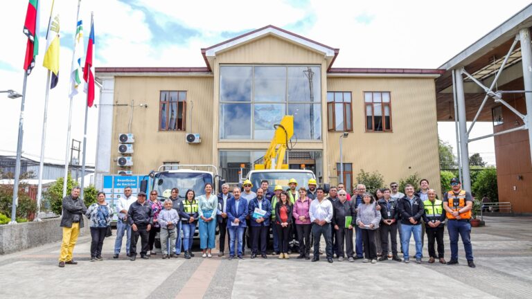 Municipalidad de Mariquina incorpora seis nuevos vehículos para fortalecer sus servicios en terreno
