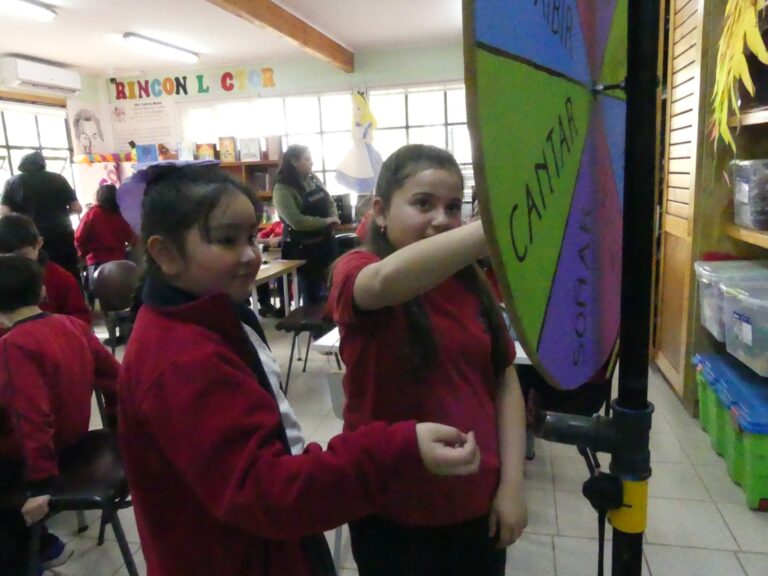 «La Ruleta Literaria» concluye exitoso ciclo en la Región de Los Ríos