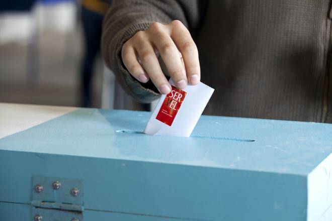 Mineduc reitera medidas para establecimientos que funcionarán como locales de votación en próximas elecciones 