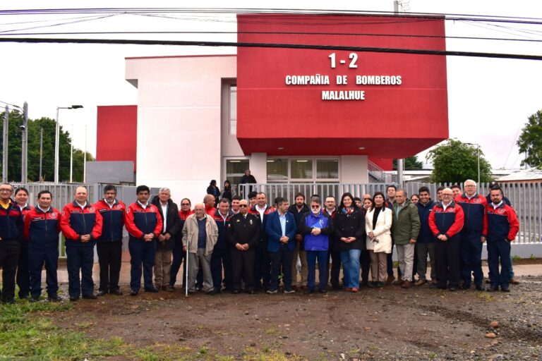 Tras años de espera, Bomberos de Malalhue reciben moderno cuartel financiado por el Gobierno Regional