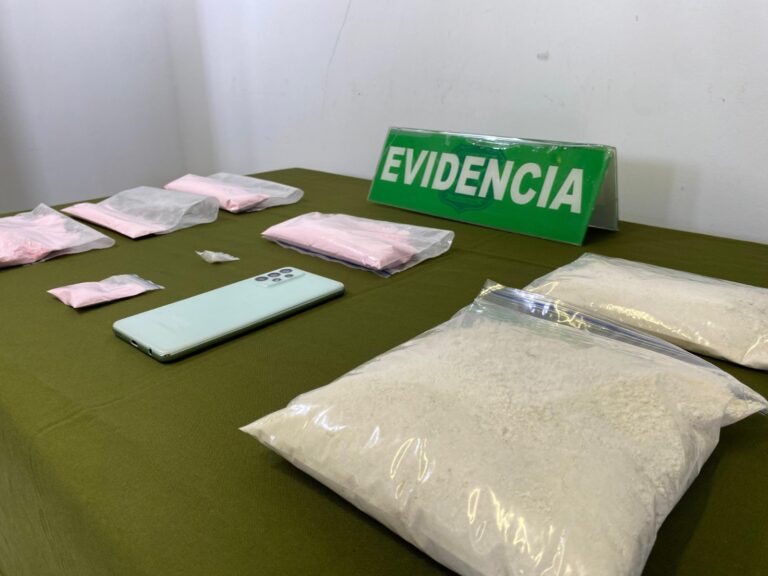 Carabineros del OS7 detuvo a mujer que fue sorprendida con más de 1 kilo de ketamina