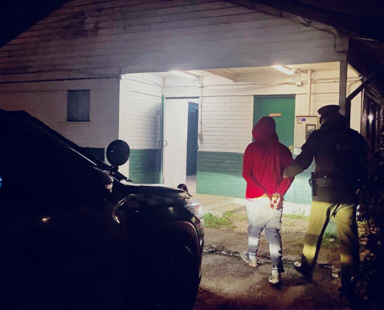 Detienen a delincuente que robó en supermercado aCuenta de Valdivia en plena madrugada