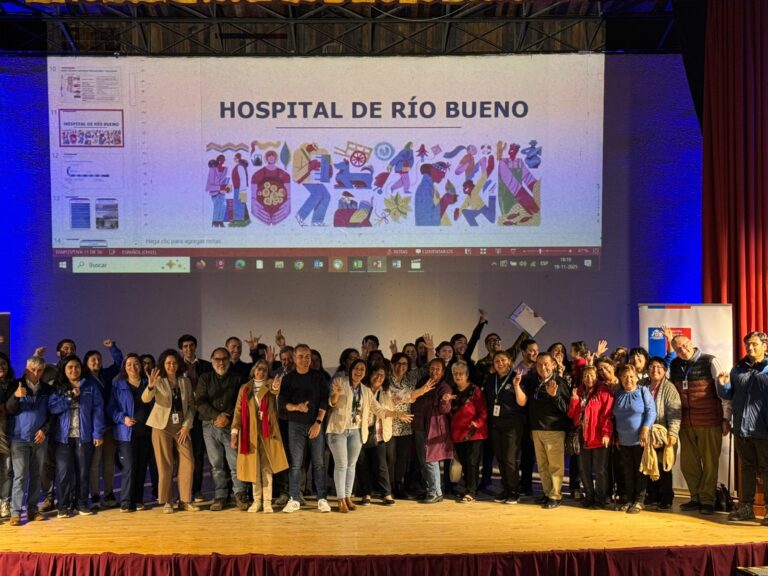 Servicio de Salud expone a la comunidad el avance de hospitales de Los Lagos y Río Bueno