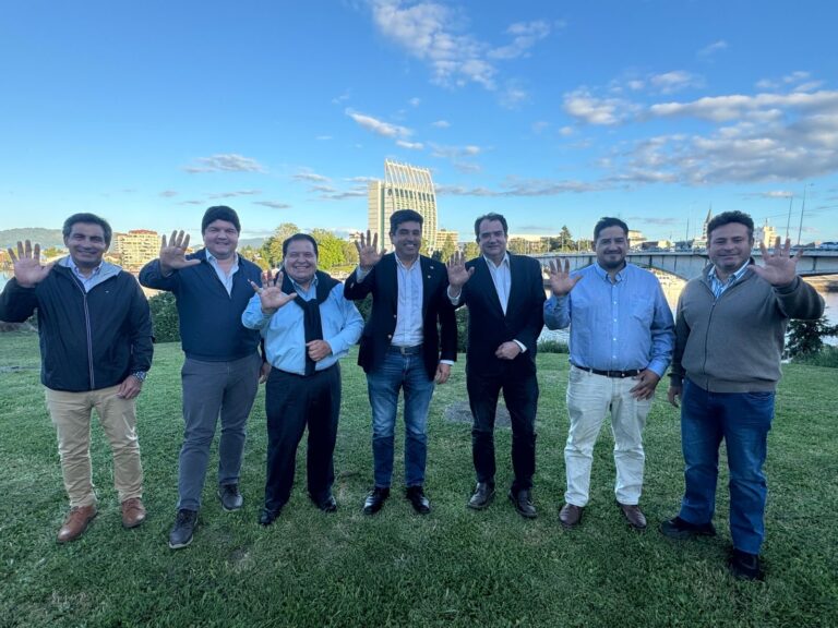 Dirigentes de partidos de derecha y centro en Los Ríos conformaron equipo de campaña por José Antonio Kast