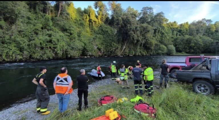 Operativo en el río Pilmaiquén: joven permanece desaparecido tras caer a caudaloso sector La Poza
