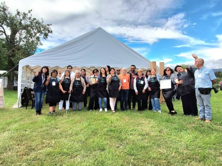 Prestadores turísticos de Mantilhue recibieron recursos del FOSIS