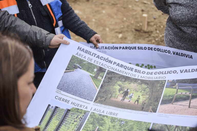 Visitan a obras de construcción de parque público en Valdivia financiadas por el Royalty Minero