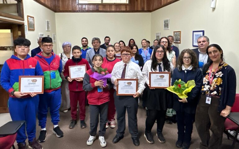 Premiaron a 4 iniciativas en concurso Buenas Ideas Mejor Educación