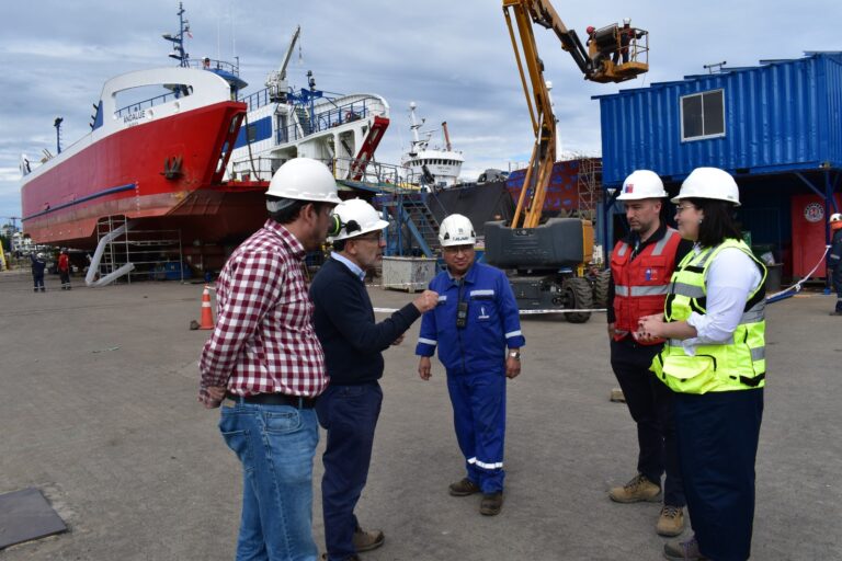 Barcaza Andalué que conecta Niebla y Corral realiza su mantención en astilleros de empresa Asenav