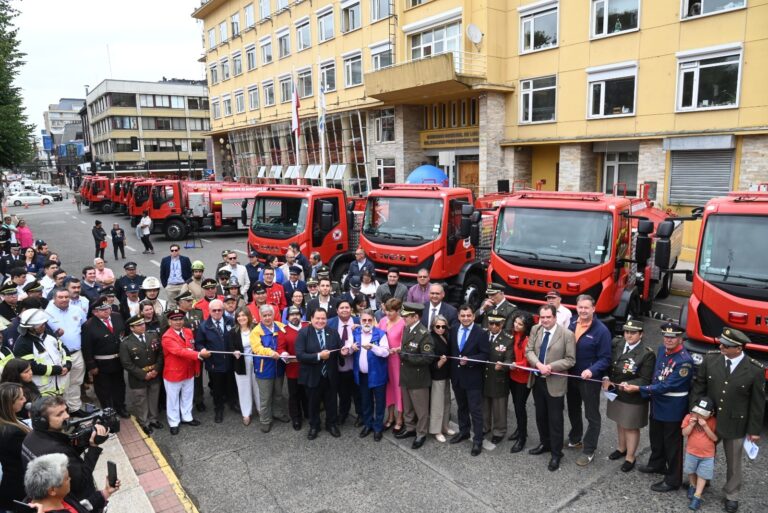 Inversión histórica: GORE entregó 22 camiones aljibes a todos los Cuerpos de Bomberos de la región