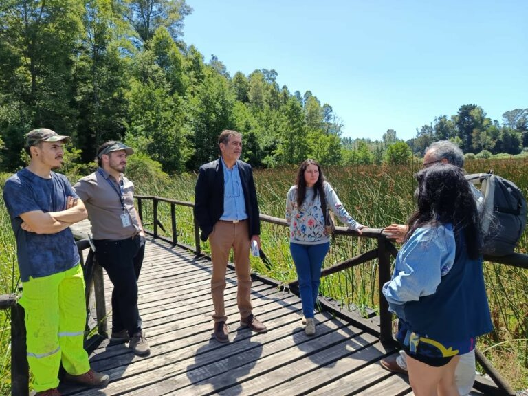 Director Nacional del Servicio de Biodiversidad y Áreas Protegidas visita Los Ríos