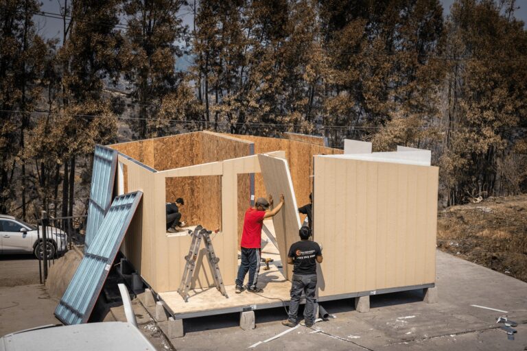 Concepción: Comienza la instalación de las primeras viviendas de emergencia