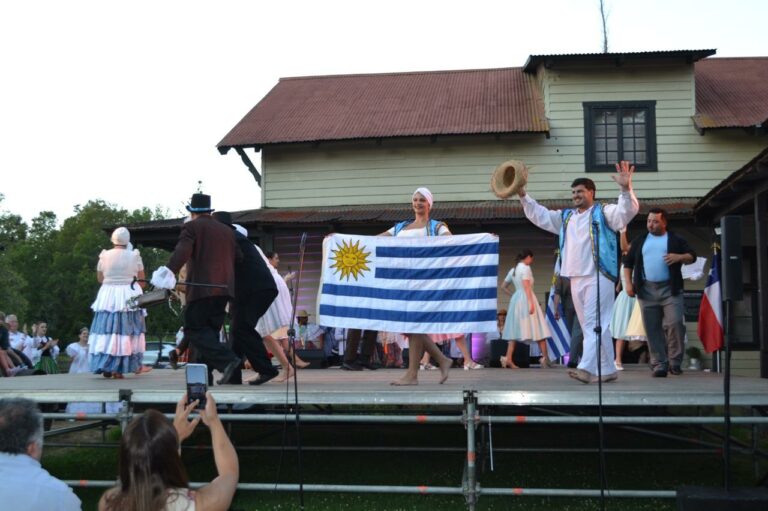 Un encuentro internacional de folklore reúne a cuatro países en el sur de Chile
