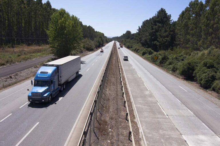 Justicia condena a Ruta de Los Ríos S.A a pagar millonaria multa e indemnizar a consumidor tras acción del SERNAC