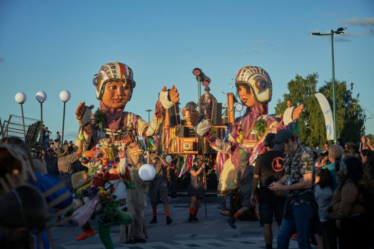 Teatro a Mil regresó a Valdivia con uno de los espectáculos de calle más aplaudidos de su versión 2026