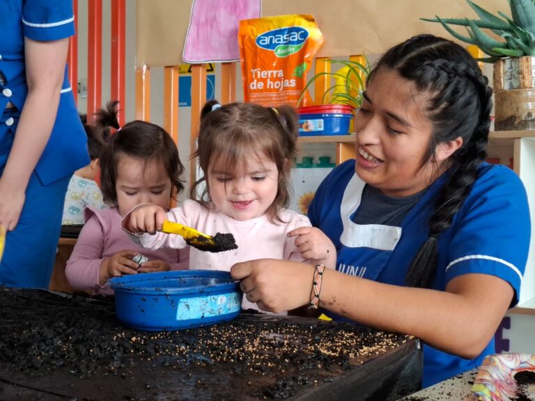 Autoridades regionales celebran el Día de la Mujer y la Niña en la Ciencia en jardín infantil de verano de JUNJI