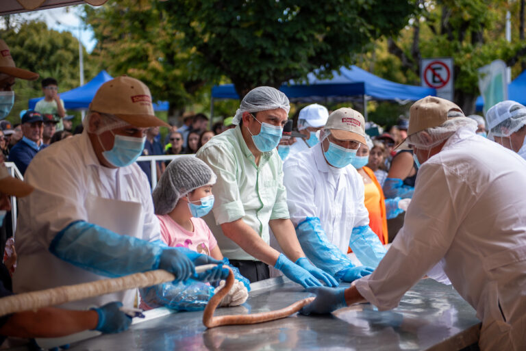 Municipalidad de Paillaco y Cecinas Schwencke preparan una nueva versión de la tradicional longanizada
