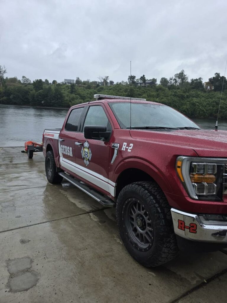 Joven de 22 años cae al río Bueno y es intensamente buscado por equipos de emergencia