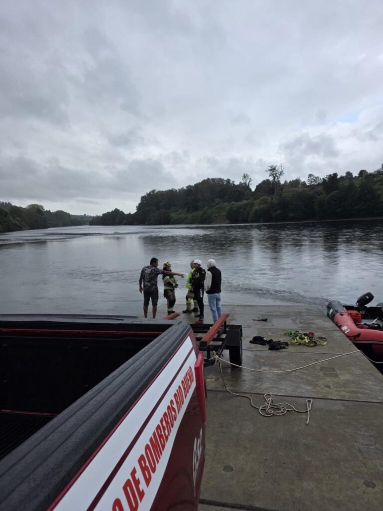 Encuentran sin vida a joven que cayó al río Bueno