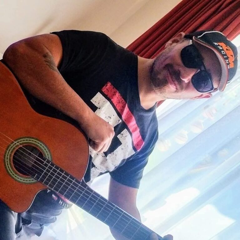 Familia de Camilo Soto logra concretar despedida tras días de espera