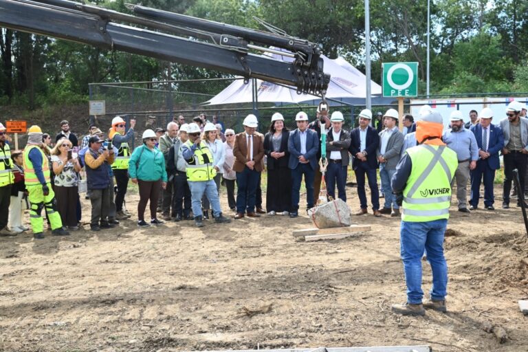 Instalan simbólica primera piedra que da inicio a construcción de puente Collilelfu 2 en Los Lagos