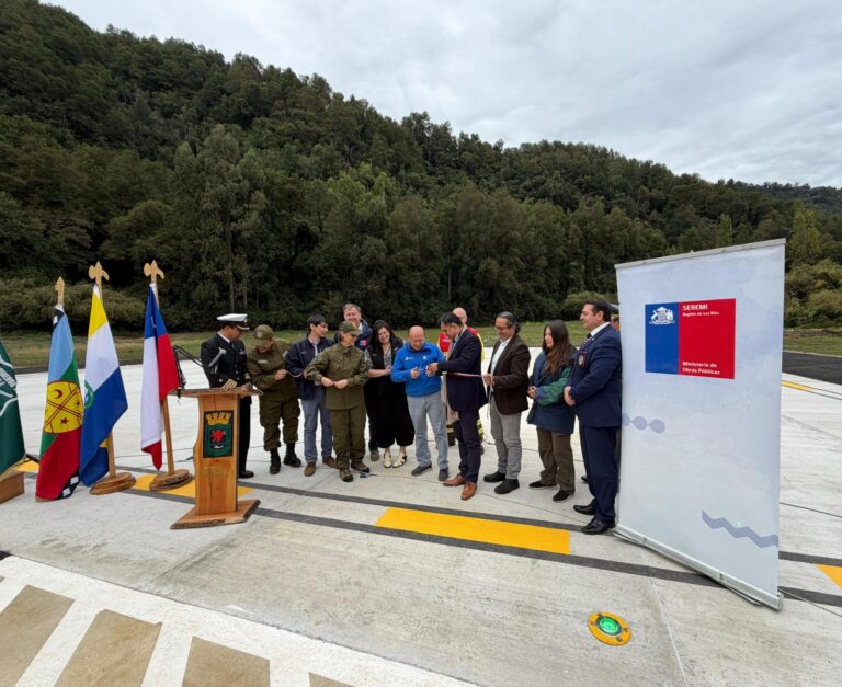 MOP inaugura dos nuevos puntos de posada de helicópteros en Choshuenco y Riñinahue