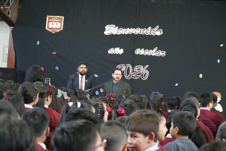 Más de 50 mil estudiantes retornaron a clases este miércoles en la región de Los Ríos