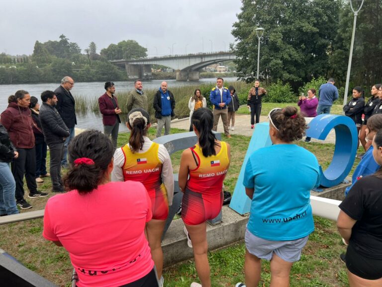 MINDEP-IND entregó botes y palas a clubes de remo de la Asociación Regional 