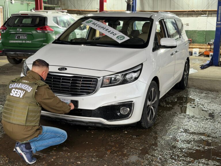 Detienen a hombre que conducía vehículo robado en sector céntrico de Valdivia