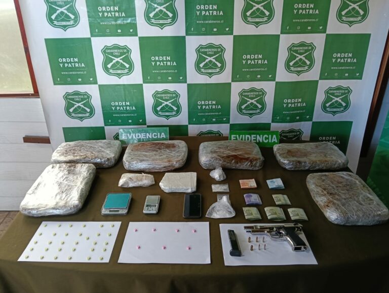 Adolescente de 16 años es detenido con más de 7 kilos de droga y armamento en control carretero en Lanco