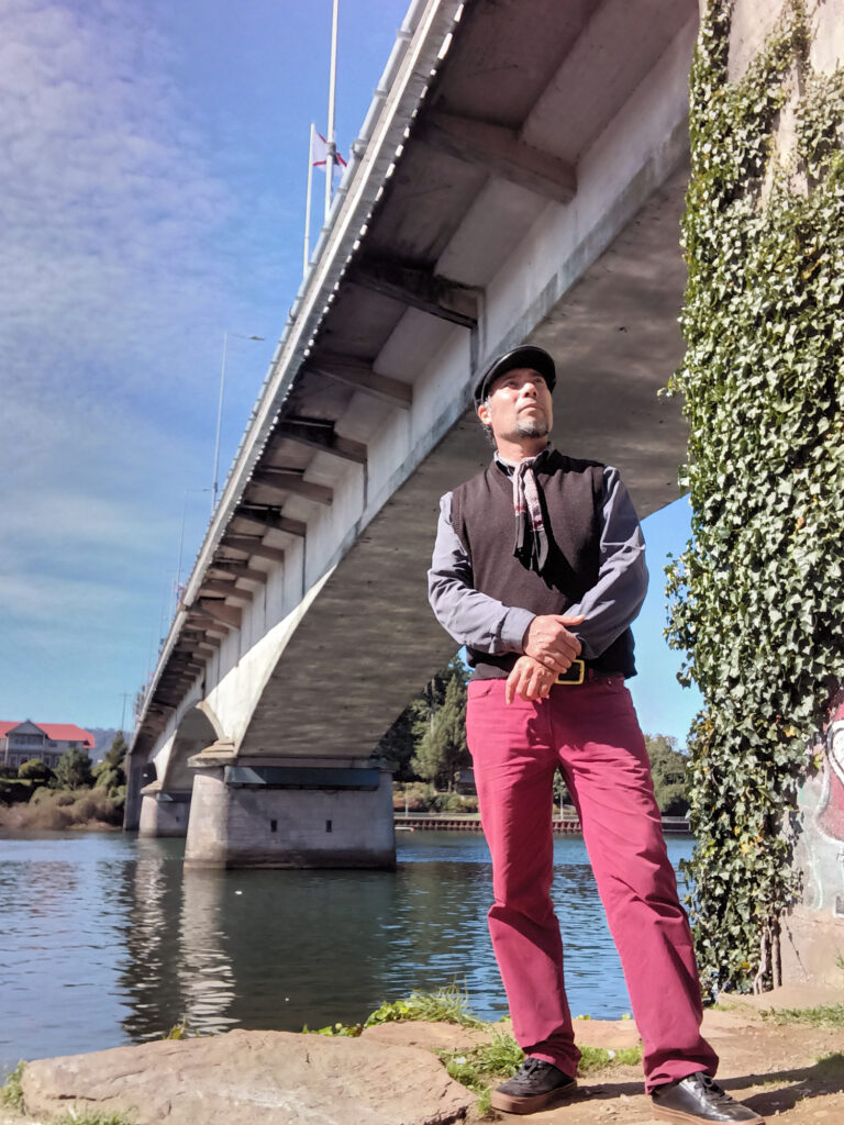 Sergio Rambla Márquez presenta ‘No mire. No escuche. No hable’, una crítica sarcástica a la conducta social