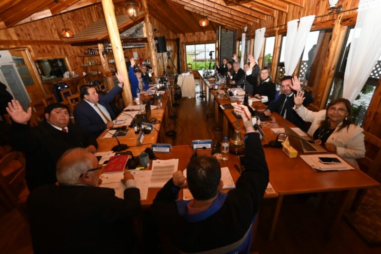 GORE destina recursos para implementar una multicancha cubierta y calefacción en Colegio Oscar Daniel de Crucero