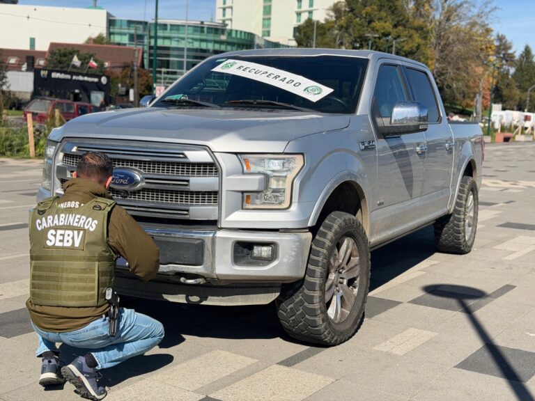 Carabineros detiene a conductor con camioneta robada desde 2022 en operativo en Los Ríos