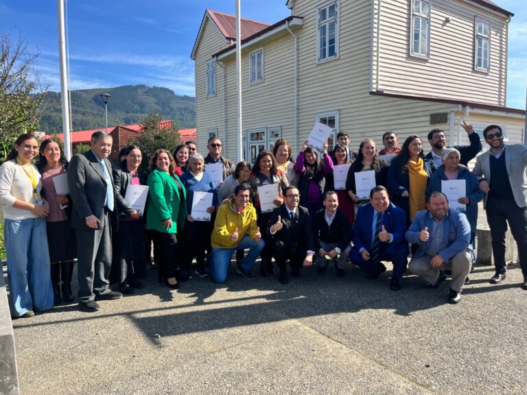 14 familias de Los Lagos reciben sus Títulos de Dominio en emotiva ceremonia