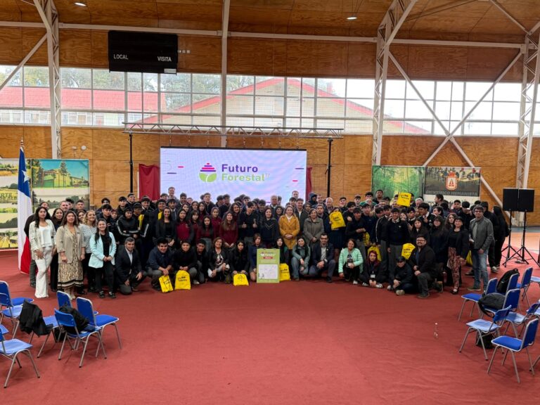 Lanzan programa Futuro Forestal para formar jóvenes innovadores en la industria forestal regional