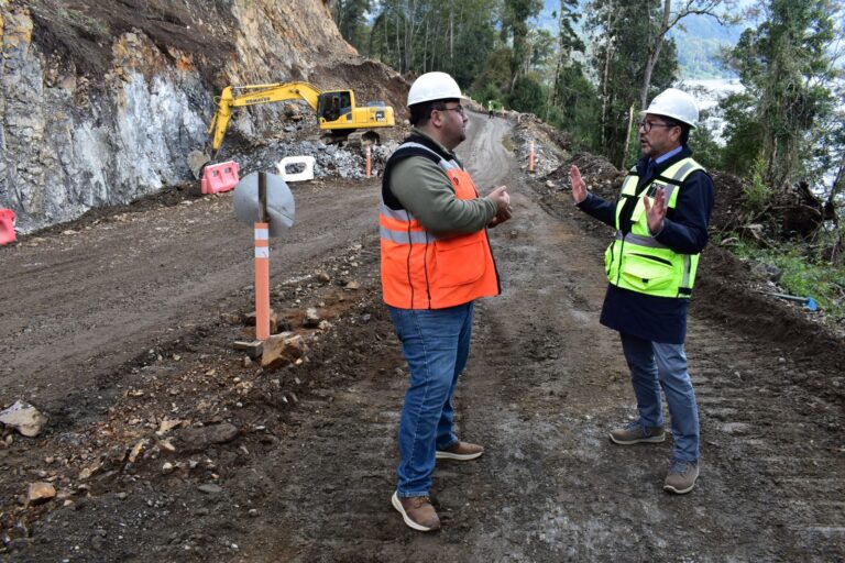 Mejoramiento de primera etapa de la Ruta Choshuenco-Riñihue, que une Panguipulli y Los Lagos, tiene un 52% de avance      