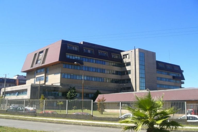 Hospital Base Valdivia enfrentará recorte superior a $2 mil millones en medio del ajuste nacional en Salud