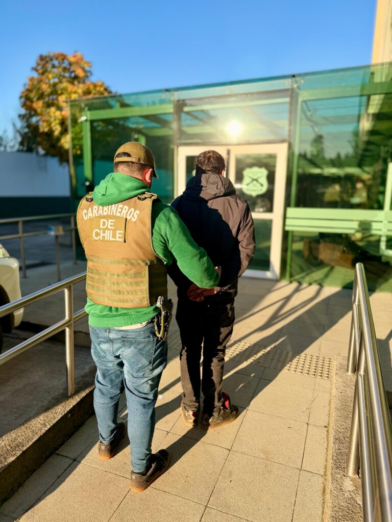 Carabineros recupera dos camionetas con encargo por apropiación indebida en sector rural de La Unión