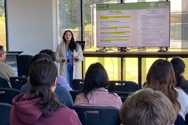 Invitan a seminario y feria laboral en Valdivia con foco en el capital humano