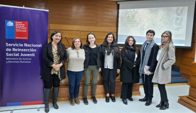 Reinserción Social Juvenil Los Ríos capacita a estudiantes de la USS en Ley de Responsabilidad Penal Adolescente
