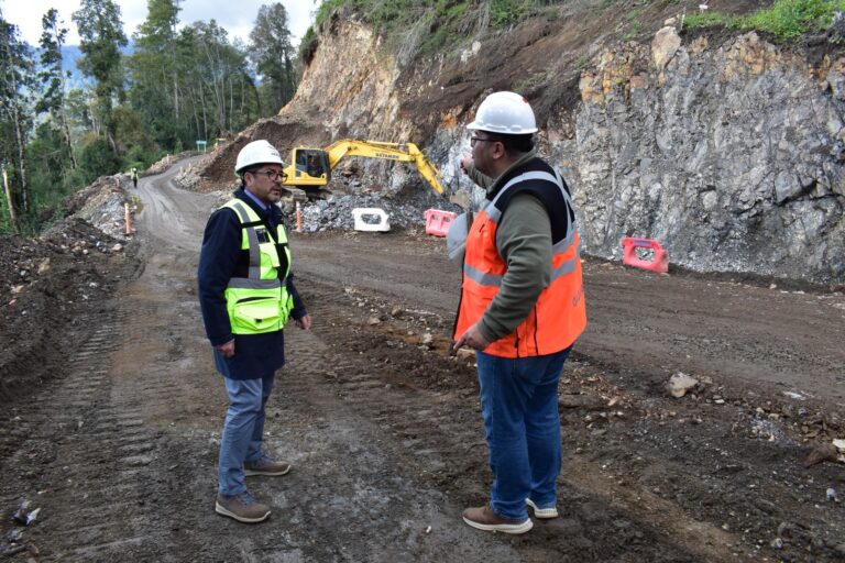 MOP licita contratos para reactivar conservación global de caminos en Los Ríos por más de 33 mil millones de pesos  