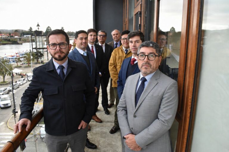 Siete nuevos directores regionales completan el equipo del MOP en Los Ríos