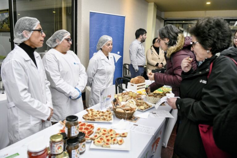 Expertos de España, Argentina y Chile compartieron experiencias para fortalecer la innovación gastronómica en Los Ríos