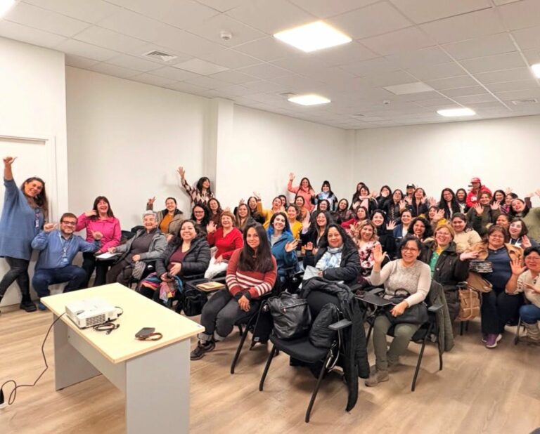 Academia Mujer Emprende 2026 inicia talleres presenciales para fortalecer redes y asociatividad entre emprendedoras de Los Ríos